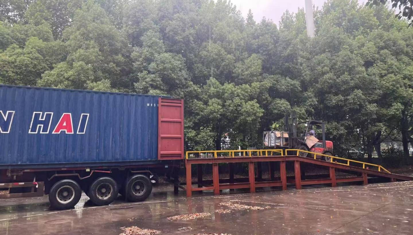 ایم ٹی جے جہاز 130 ایم ٹی جے 686 ریل روڈ پہیے امریکی مارکیٹ میں